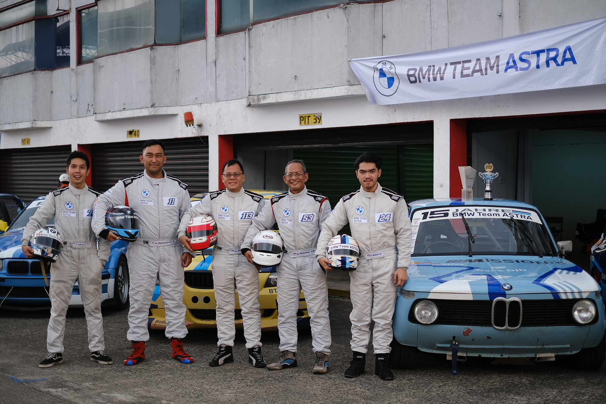 Profil 7 Mobil BMW Team Astra