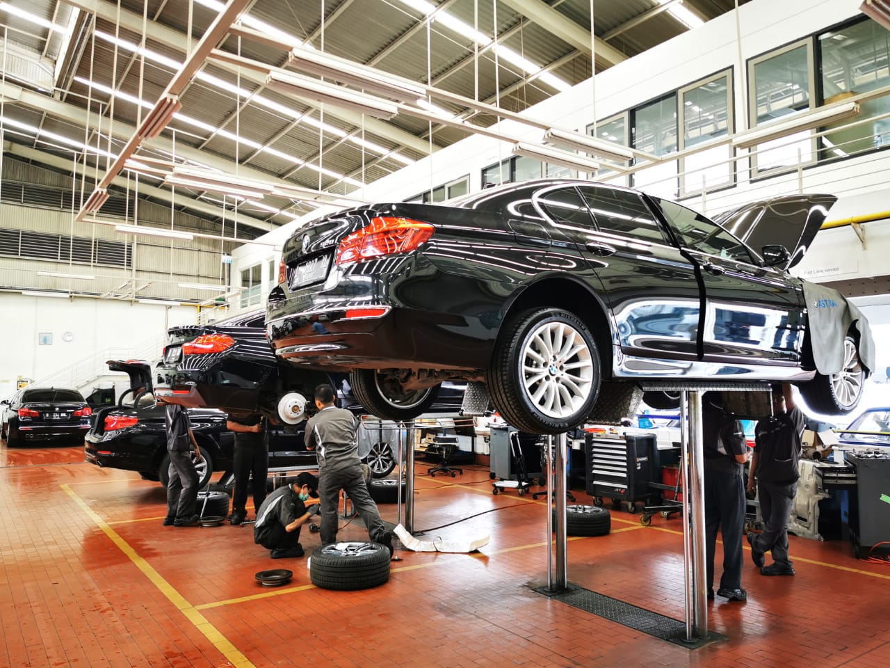 Kenapa Servis di Bengkel Resmi Terasa Mahal