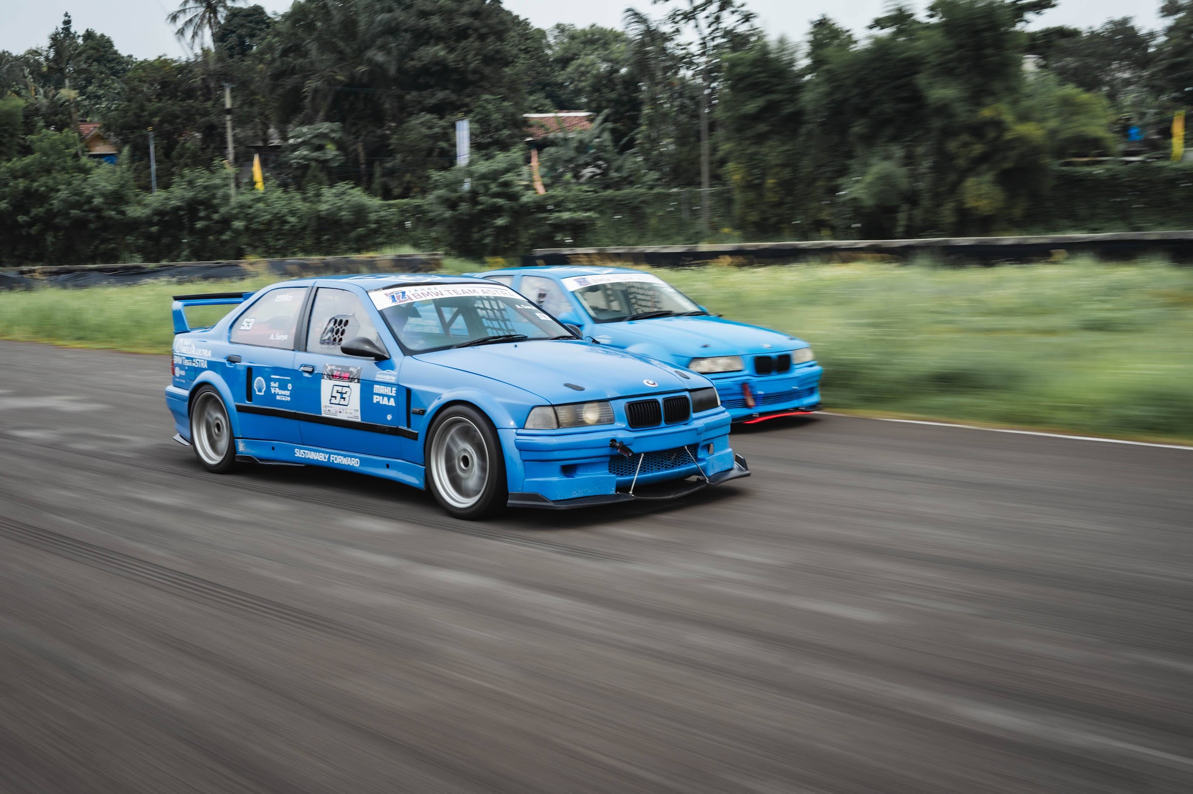 MOBIL BMW YANG DIPAKAI PEMBALAP INDONESIA